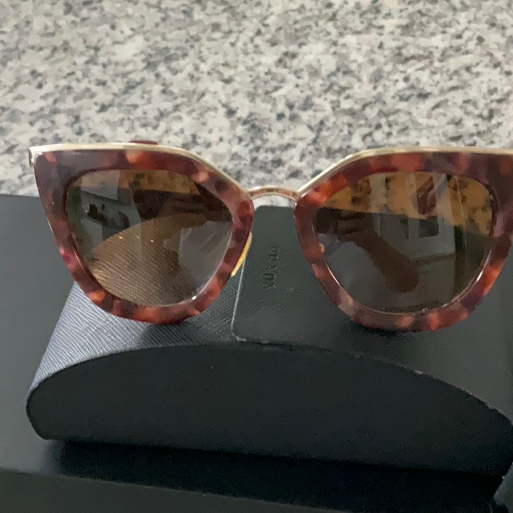 Prada Tortoiseshell Cat-Eye Sunglasses. 100% authentic - Picture 2 of 10